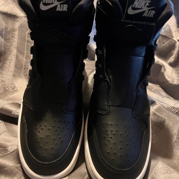 Nike🖤Air Jordan 1 Nova XX 'Black' - AV4052-001, WMNS Size 8.5, EUC - Picture 3 of 10